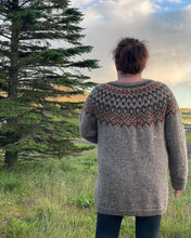 Load image into Gallery viewer, Stóri tígull - lopapeysa