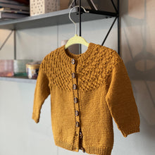 Load image into Gallery viewer, Vinkonupeysa, hneppt í miðju