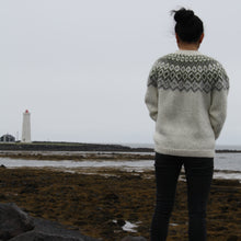 Load image into Gallery viewer, Stóri tígull - lopapeysa