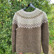 Load image into Gallery viewer, Stóri tígull - lopapeysa