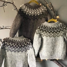 Load image into Gallery viewer, Litli tígull - lopapeysa